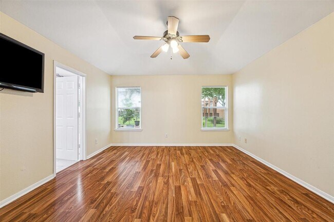 Building Photo - 3402 Fox Ct