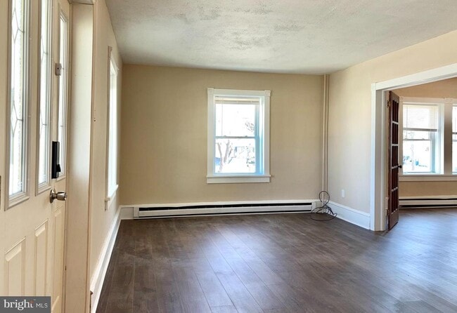 Building Photo - 26 Orchard St W