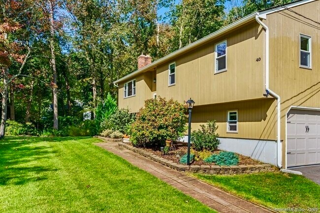 Building Photo - 40 Crestwood Dr