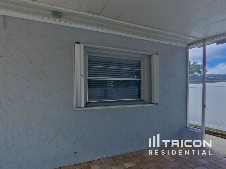 Building Photo - 6685 26th Way N