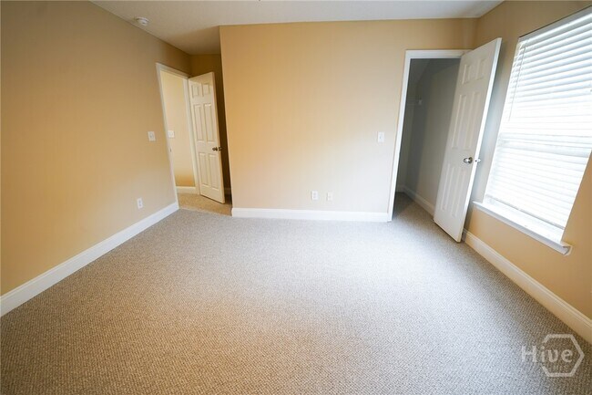 Building Photo - 292 Vining Way