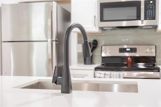 Building Photo - 606 N Marsalis Ave