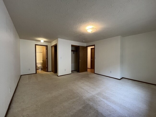 Building Photo - 4825 SW Marigold St