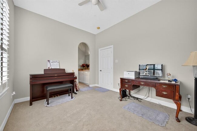 Building Photo - 31810 Edgewater Dr