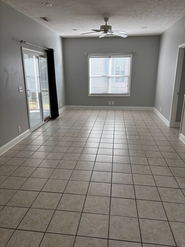 Building Photo - Coastal Duplex for Rent – Less Than One Mi...