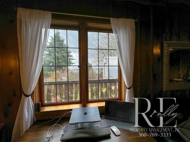 Building Photo - Charming Vintage Retreat with Stunning Views in Port Orchard