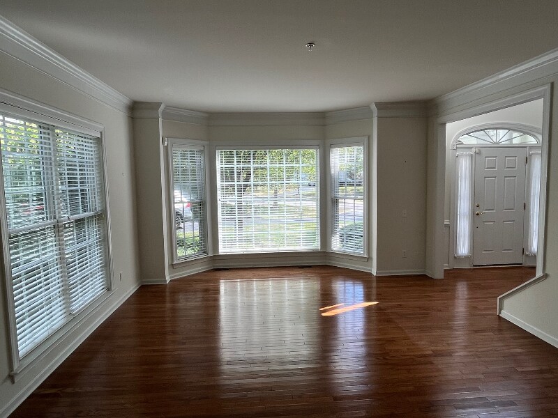 Building Photo - 304 Arthur Ct