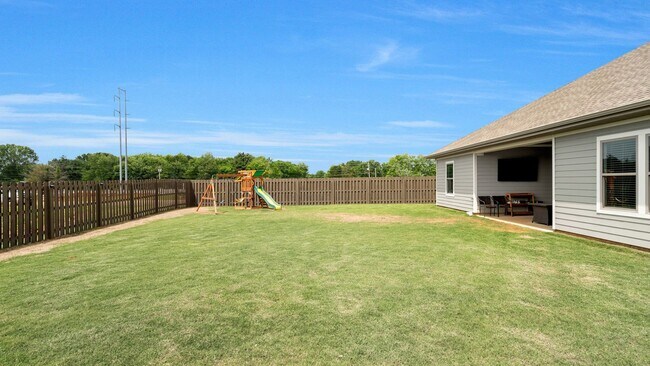 Building Photo - Like-new 4BR/3BA home in desirable St. Cla...
