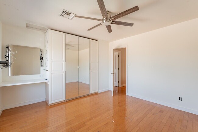 Building Photo - 1325 W Lobo Ave