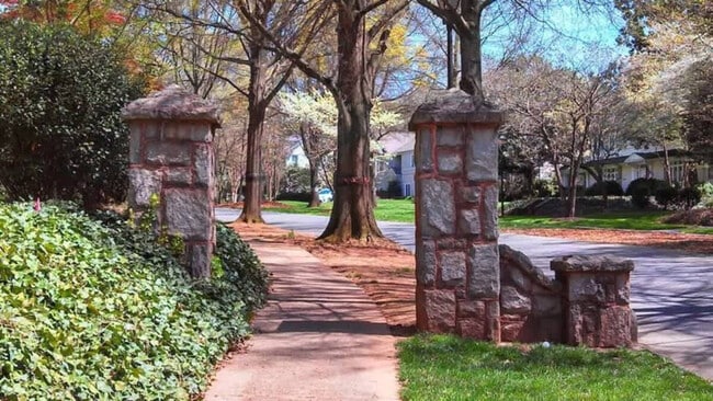 Building Photo - 600 Hermitage Ct