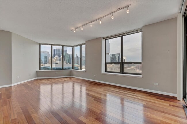 Building Photo - 400 N La Salle Dr