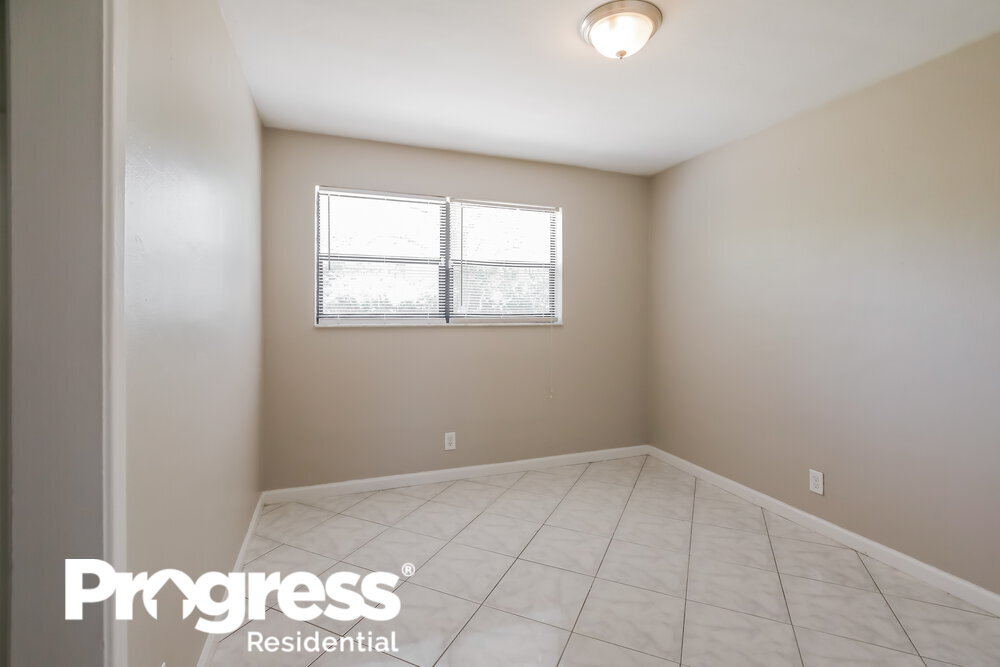 Building Photo - 770 NE 50th Ct