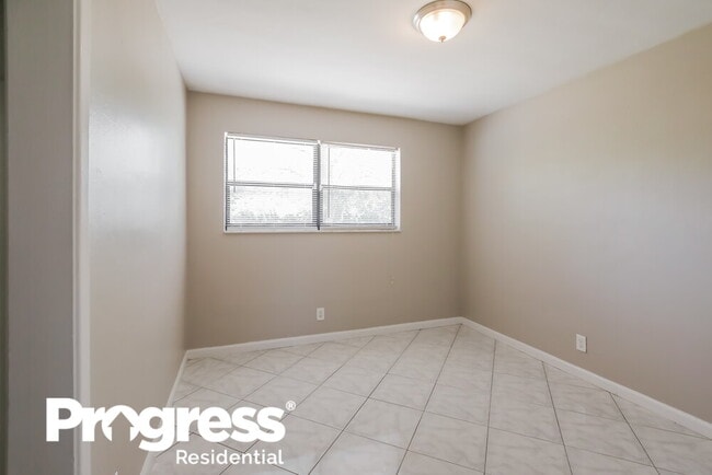 Building Photo - 770 NE 50th Ct