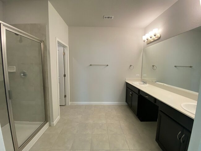 Building Photo - 384 Gaida Loop