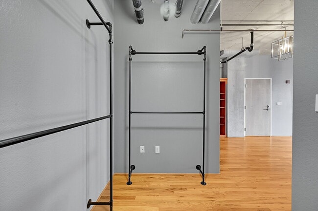 Building Photo - $2,295.00, 1 bed, 1.5. bath located in Denver