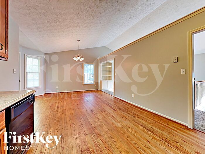 Building Photo - 452 Maplewood Ln