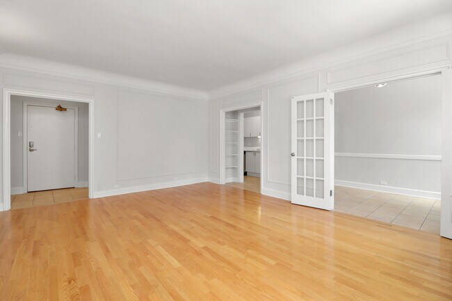 Building Photo - 10 W Elm St