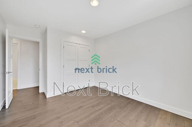Building Photo - 1413 233rd Ave NE