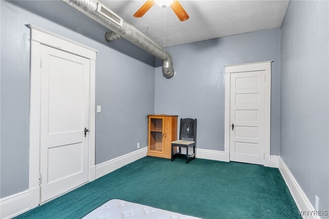 Building Photo - 946 Main St