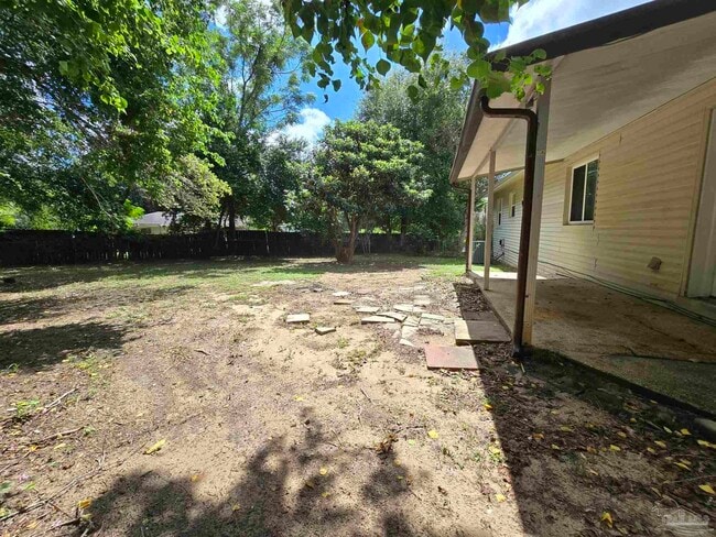 Building Photo - 6202 Fairview Dr