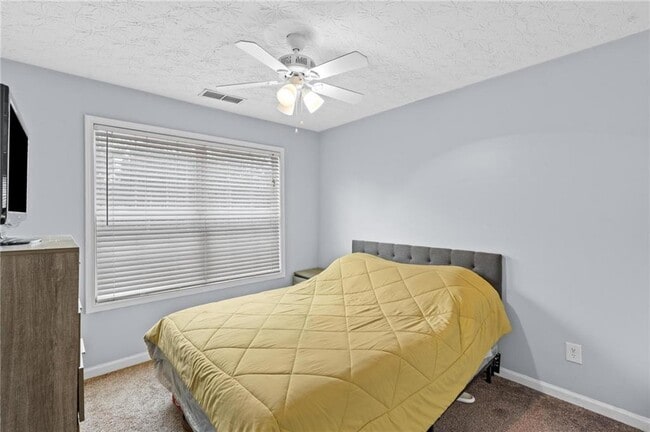 Building Photo - 40 Pine Shadow Cir