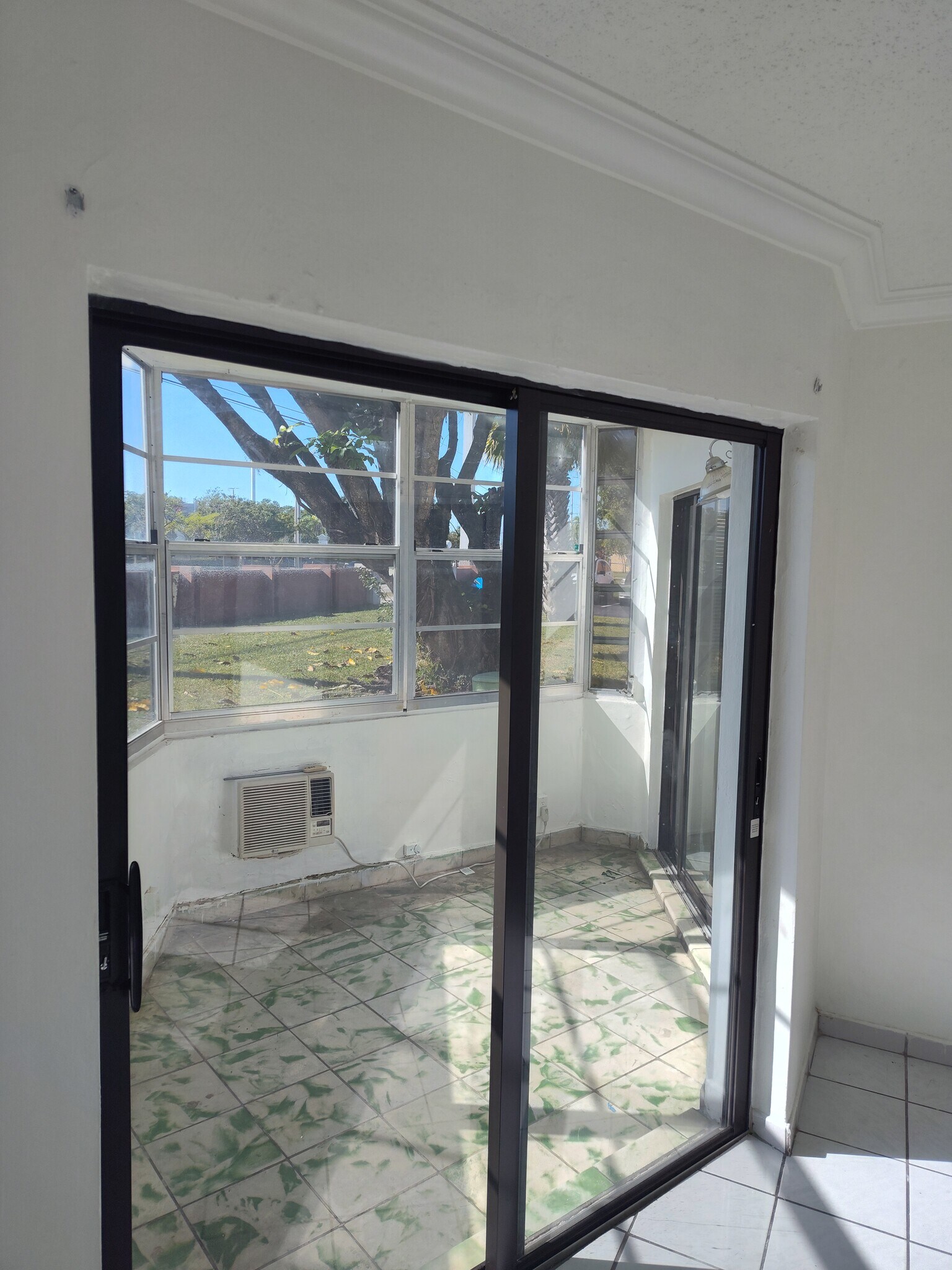 Building Photo - 1605 NE 185th St