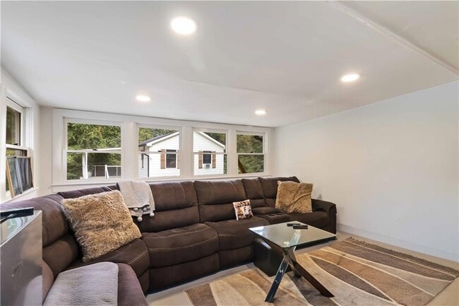 Building Photo - 2327 Young Rd