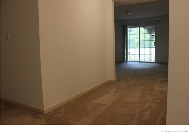 Building Photo - 11 Periwinkle Ln