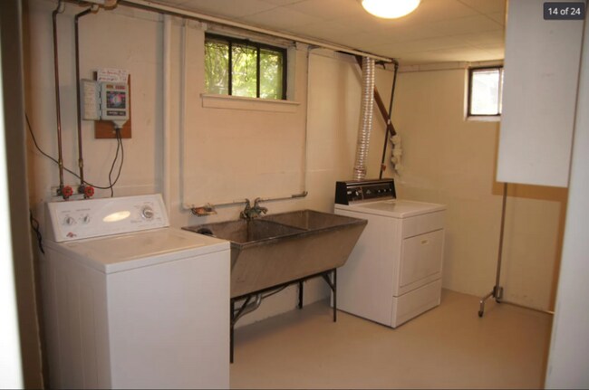 Building Photo - 2585 S Logan St