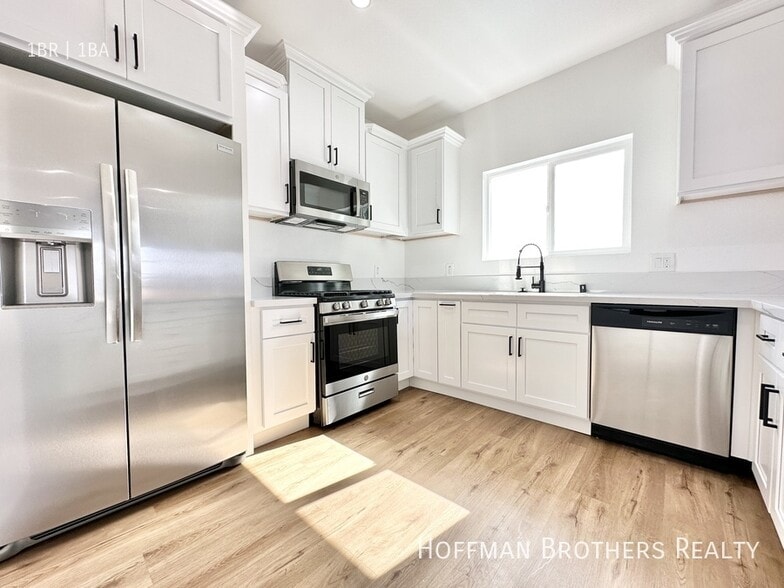 Building Photo - 2837 S Bronson Ave