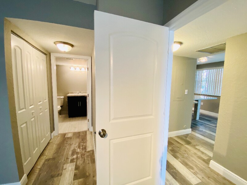 Building Photo - 2831 N Oakland Forest Dr