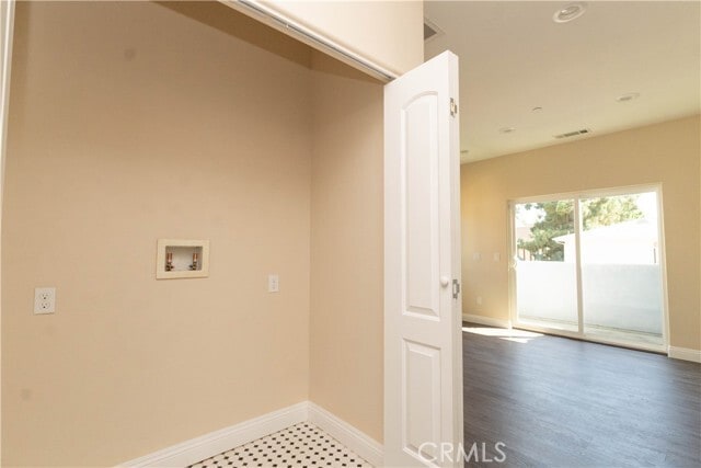 Building Photo - 9246 Cedros Ave