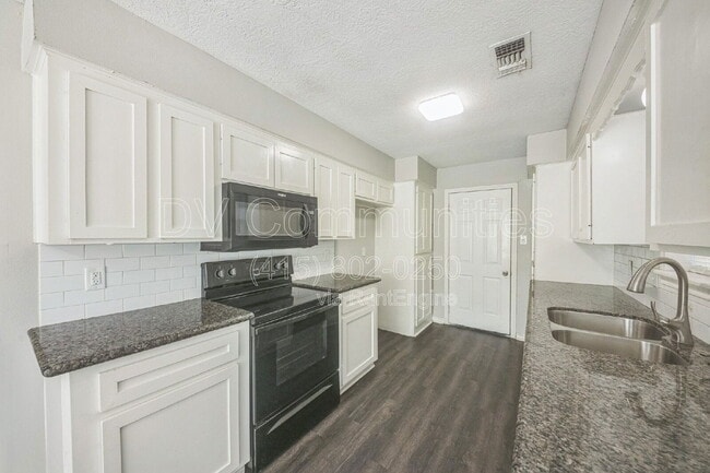 Building Photo - 9830 Cherokee St