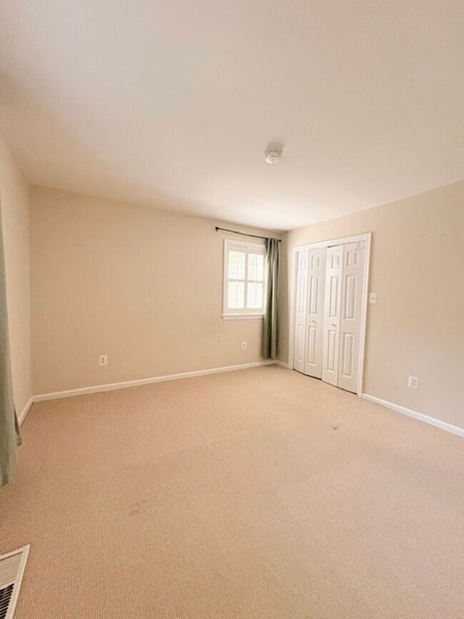Building Photo - 6718 Kenwood Forest Ln
