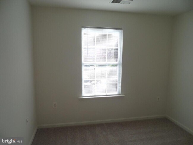 Building Photo - 836 Linfield Terrace NE
