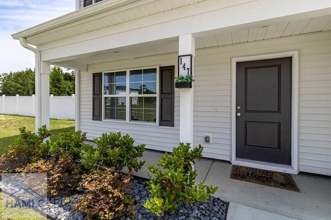 Building Photo - 147 Enclave Wy