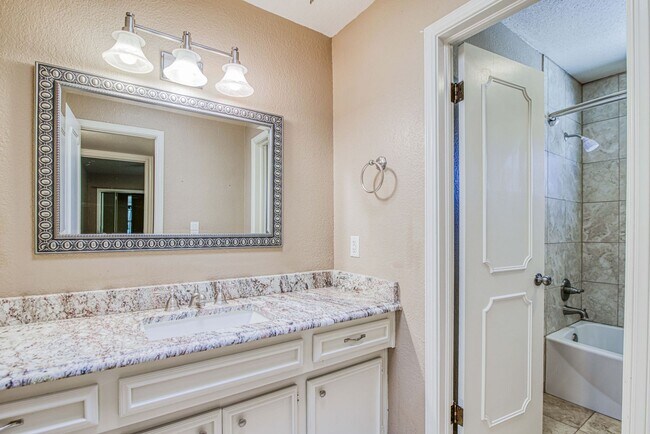 Building Photo - Stunning eastside rental in highly desirable area!