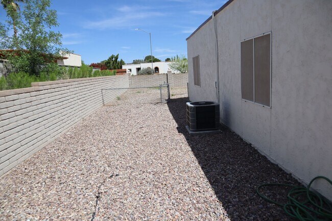 Building Photo - NEW A/C, Freshly Painted Inside and Outsid...