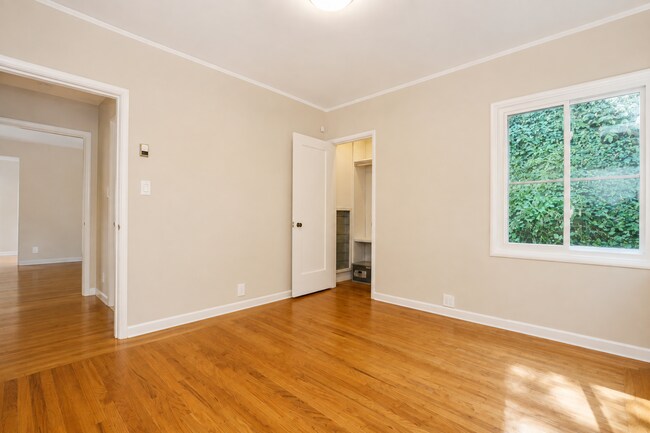 Building Photo - Charming Bungalow in the Montclair Hills