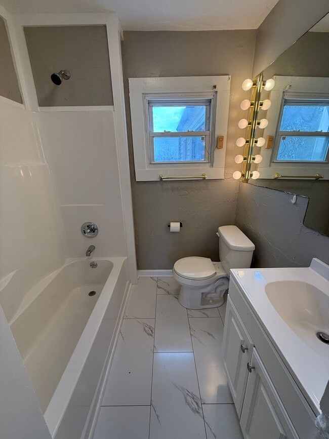 Building Photo - 2522 Ramona Ave NW