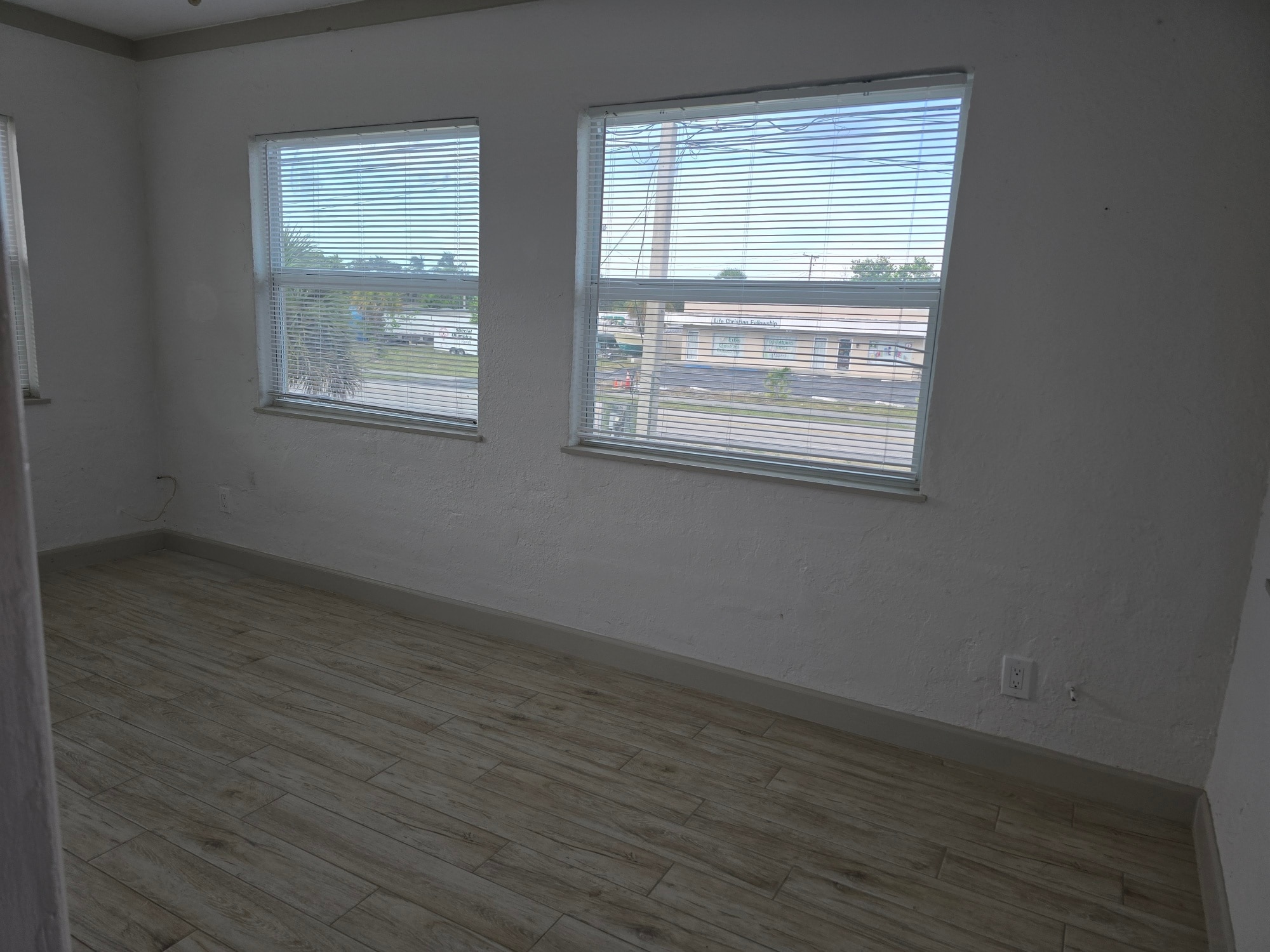 Building Photo - 2455 NE Dixie Hwy