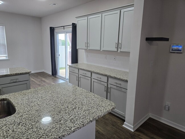 Building Photo - Corner Lot Rental Home with 4BR/2.5BA, Ful...