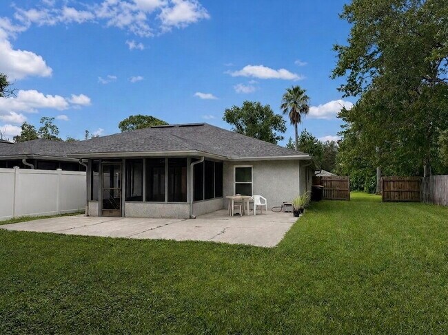 Building Photo - Cul-de-Sac Home with Huge Fenced Backyard