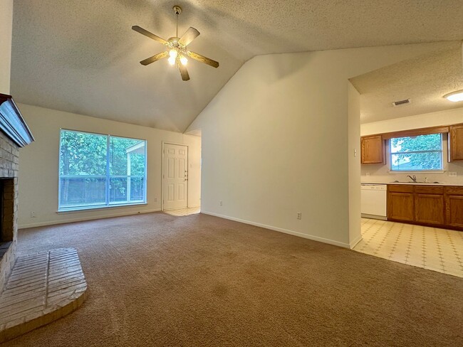 Building Photo - 638 Park Place Drive