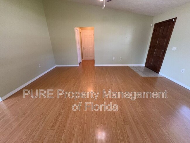 Building Photo - 9 Banyan Course Run