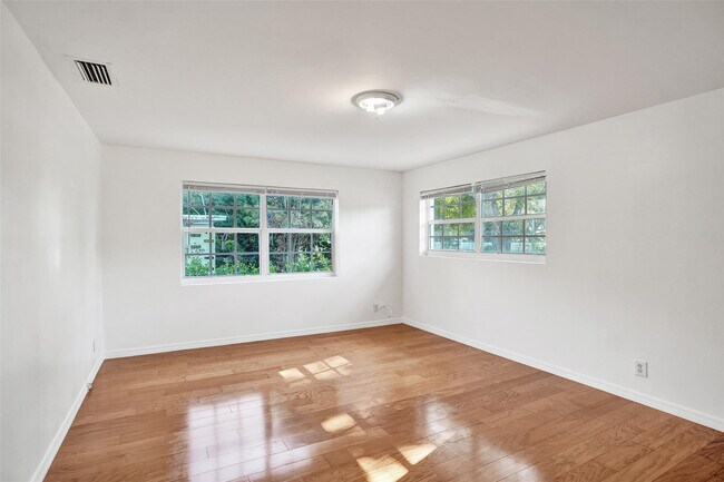 Building Photo - 249 NW 4th Diagonal