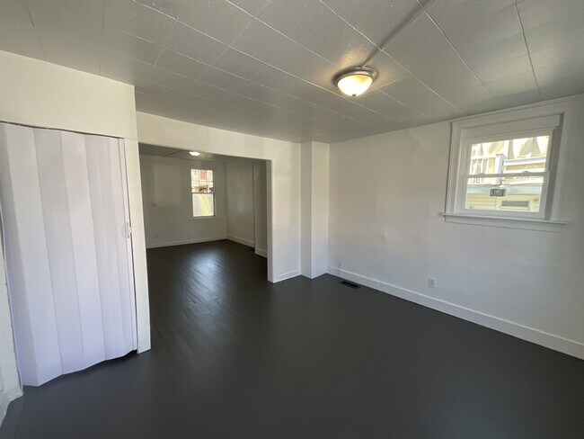 Building Photo - 208 Liberty Ct