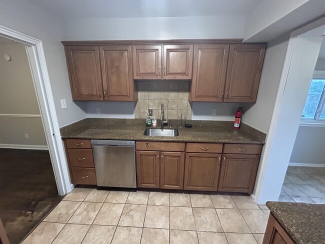 Building Photo - 5338 Chillum Pl NE