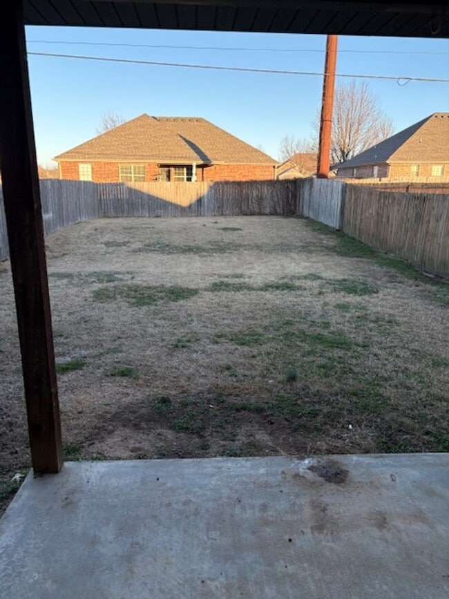 Building Photo - BEAUTIFUL TOWNHOUSE IN A GREAT LOCATION!!!