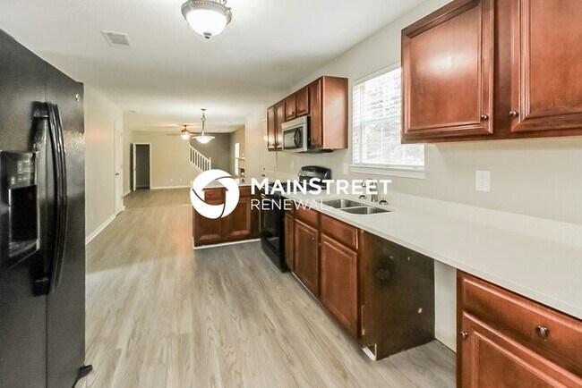 Building Photo - 4 Bedroom Pet-Friendly Home in Ellenwood, GA with Main Street Renewal